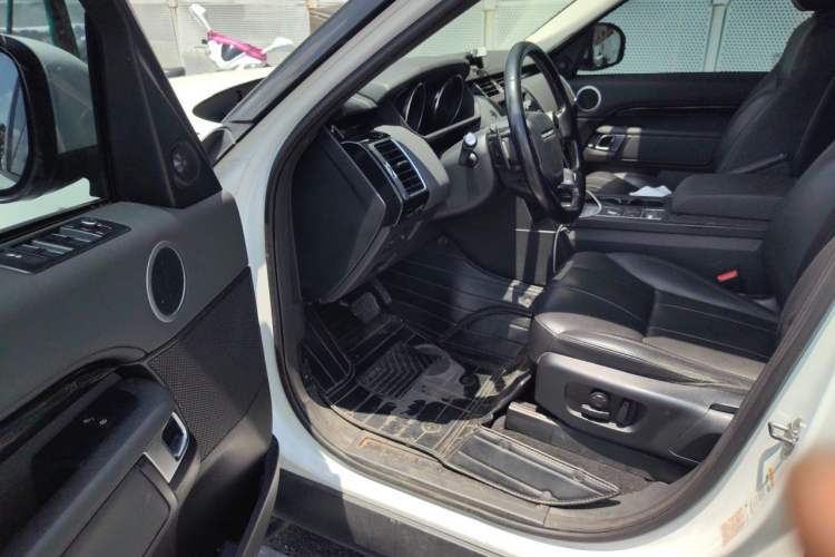Used Land Rover Discovery 2018 2.0T SE Driver Seat