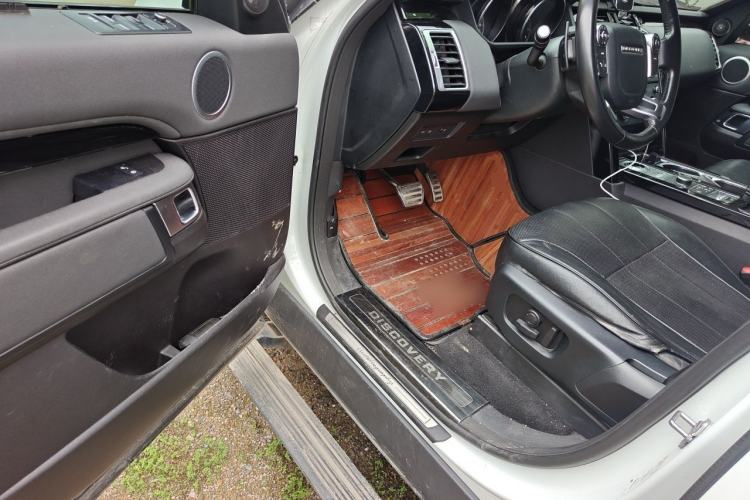 Used Land Rover Discovery 2018 2.0T SE Driver Seat