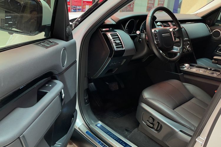 Used Land Rover Discovery 2018 3.0 SC V6 SE Driver Seat