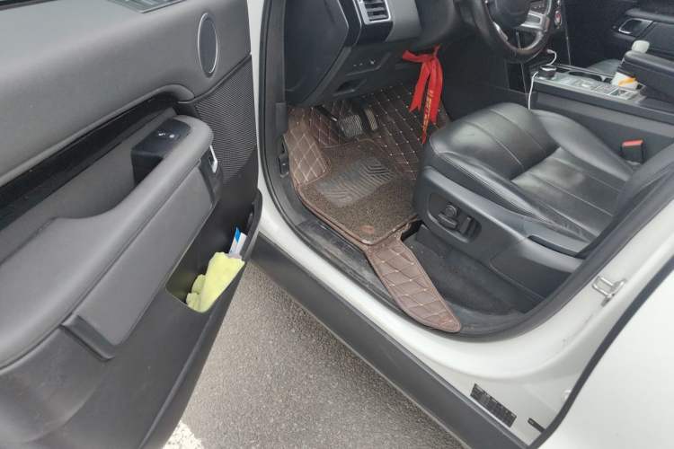 Used Land Rover Discovery 2018 3.0 SC V6 SE Driver Seat