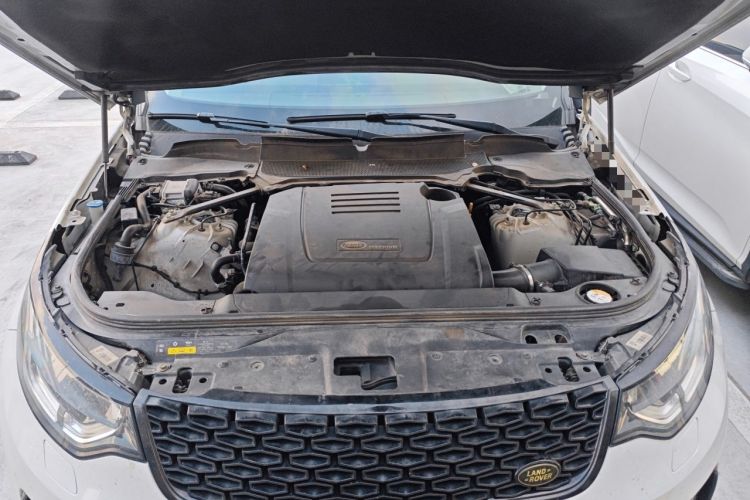 Used Land Rover Discovery 2018 2.0T SE Engine Bay