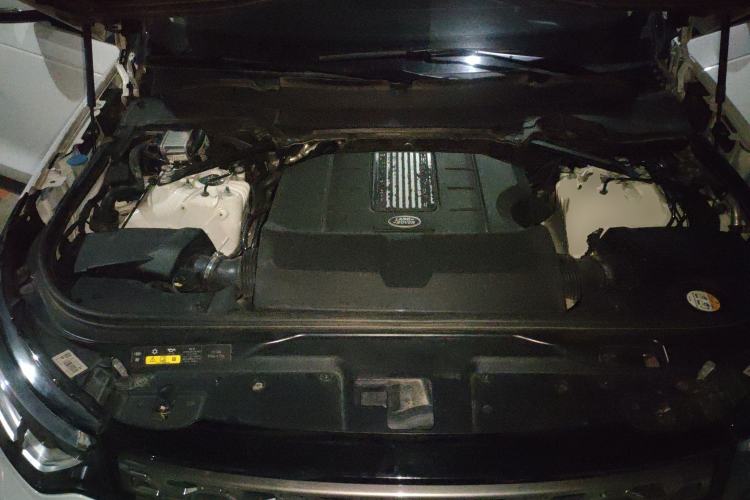 Used Land Rover Discovery 2018 3.0 SC V6 SE Engine Bay