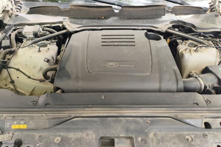 Used Land Rover Discovery 2018 2.0T Special Edition Engine Bay