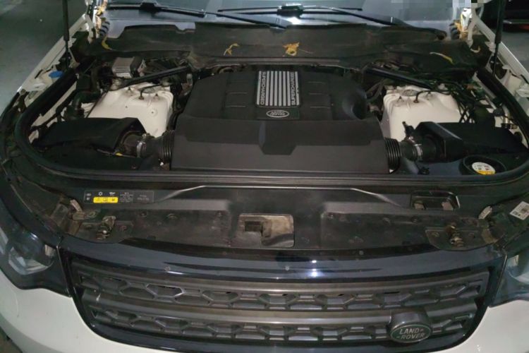 Used Land Rover Discovery 2018 3.0 SC V6 SE Engine Bay