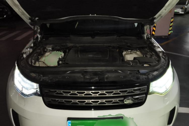 Used Land Rover Discovery 2018 2.0T SE Engine Bay