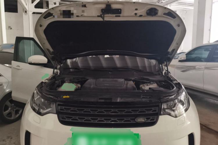 Used Land Rover Discovery 2018 2.0T SE Engine Bay