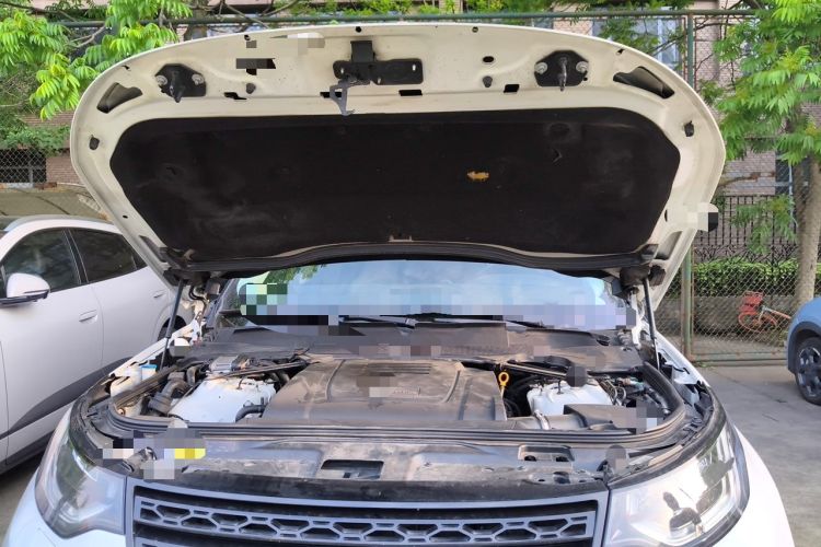 Used Land Rover Discovery 2018 2.0T SE Engine Bay