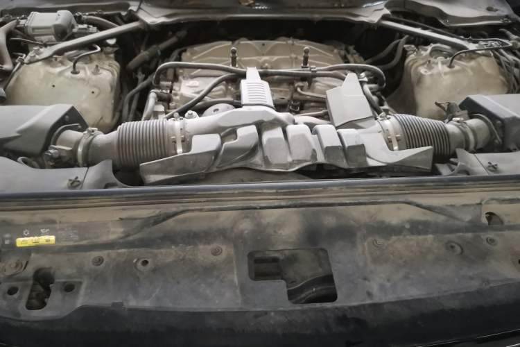 Used Land Rover Discovery 2018 3.0 SC V6 SE Engine Bay