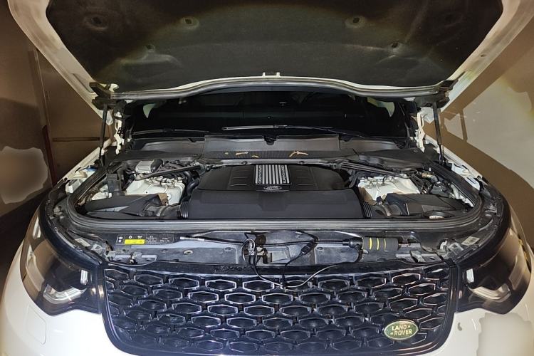 Used Land Rover Discovery 2018 3.0 SC V6 SE Engine Bay