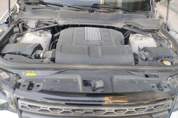 Used Land Rover Discovery 2018 3.0 SC V6 SE Engine Bay