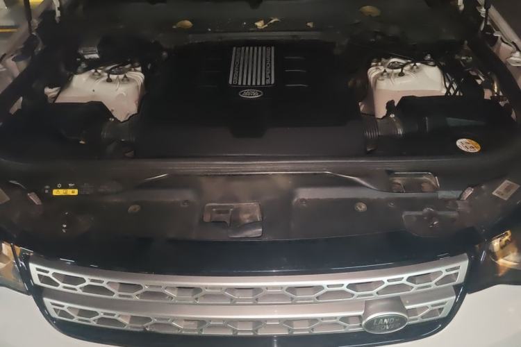 Used Land Rover Discovery 2018 3.0 SC V6 HSE Engine Bay