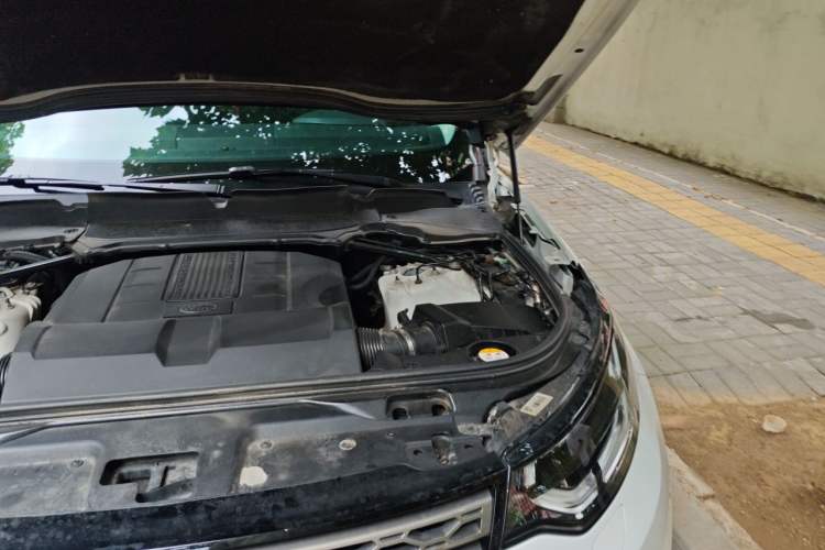 Used Land Rover Discovery 2018 3.0 SC V6 SE Engine Bay Left