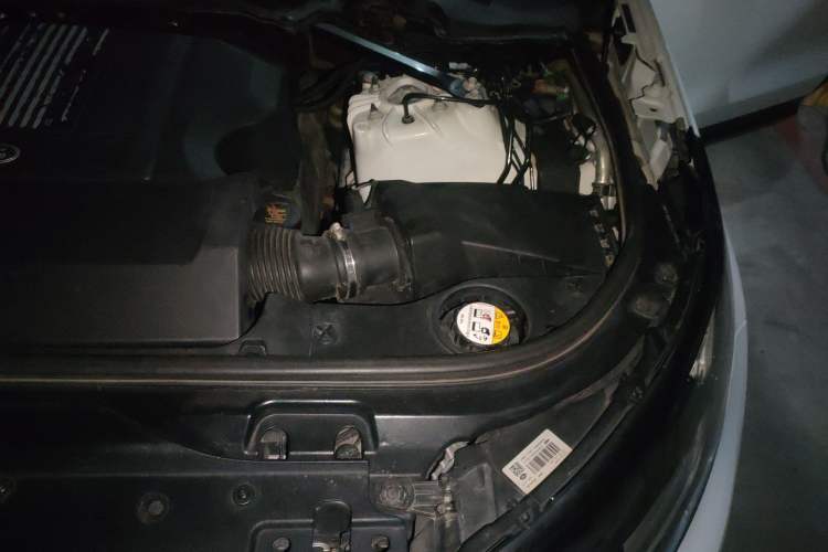 Used Land Rover Discovery 2018 3.0 SC V6 SE Engine Bay Left