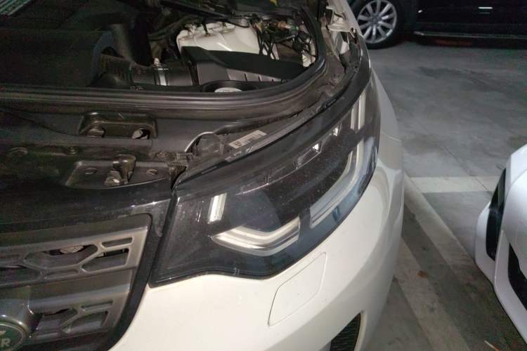 Used Land Rover Discovery 2018 3.0 SC V6 SE Engine Bay Left