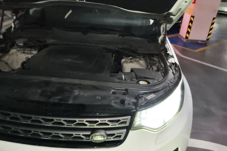 Used Land Rover Discovery 2018 2.0T SE Engine Bay Left