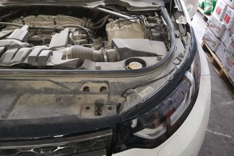 Used Land Rover Discovery 2018 3.0 SC V6 SE Engine Bay Left