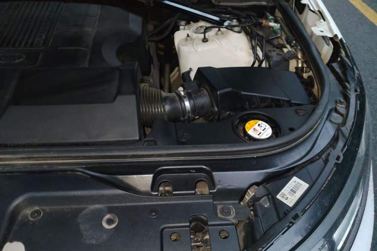 Used Land Rover Discovery 2018 3.0 SC V6 SE Engine Bay Left