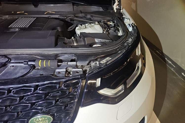 Used Land Rover Discovery 2018 3.0 SC V6 SE Engine Bay Left