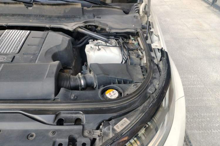 Used Land Rover Discovery 2018 3.0 SC V6 SE Engine Bay Left