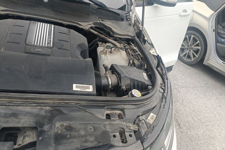Used Land Rover Discovery 2018 3.0 SC V6 SE Engine Bay Left