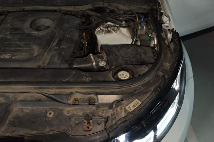 Used Land Rover Discovery  Engine Bay Left