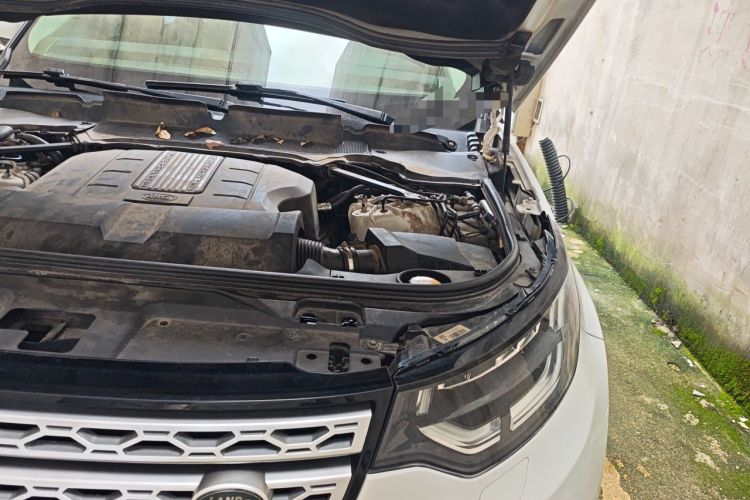 Used Land Rover Discovery 2018 3.0 SC V6 HSE Engine Bay Left