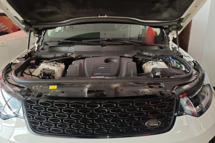 Used Land Rover Discovery 2018 5th Generation 2.0T SE Engine Bay