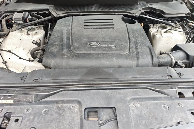 Used Land Rover Discovery 2018 2.0T SE Engine Bay