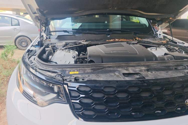 Used Land Rover Discovery 2018 2.0T SE Engine Bay Right