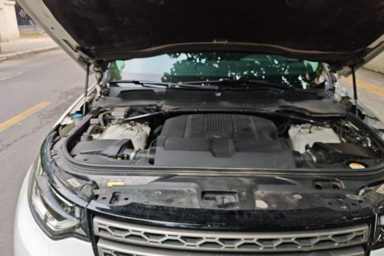 Used Land Rover Discovery 2018 3.0 SC V6 SE Engine Bay Right