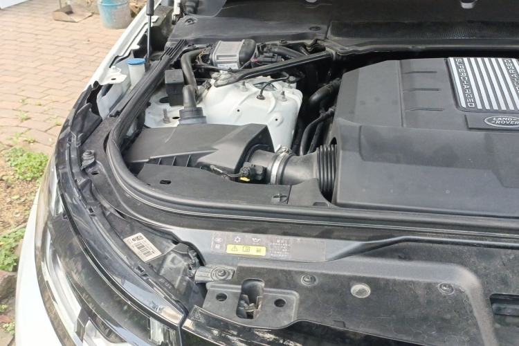 Used Land Rover Discovery 2018 3.0 SC V6 SE Engine Bay Right