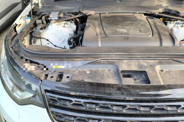 Used Land Rover Discovery 2018 2.0T SE Engine Bay Right