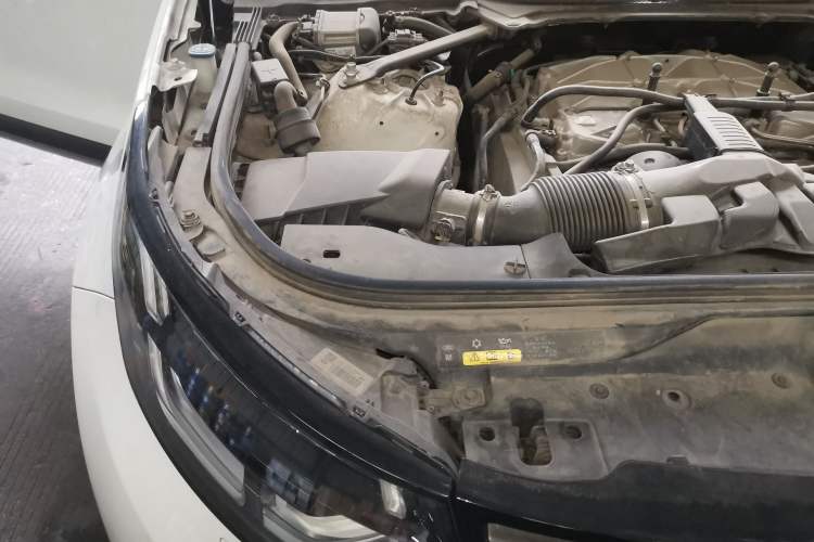 Used Land Rover Discovery 2018 3.0 SC V6 SE Engine Bay Right