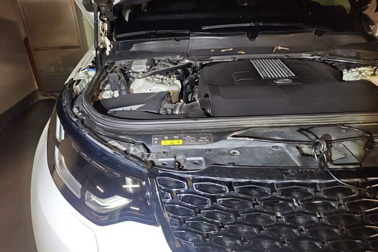 Used Land Rover Discovery 2018 3.0 SC V6 SE Engine Bay Right