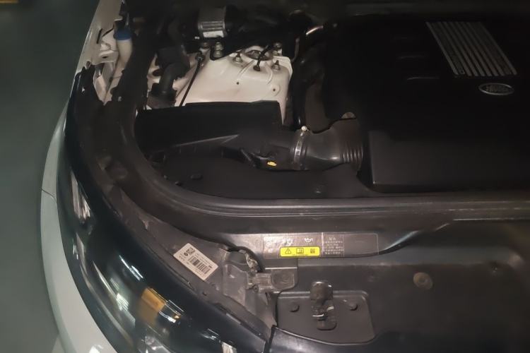 Used Land Rover Discovery 2018 3.0 SC V6 HSE Engine Bay Right