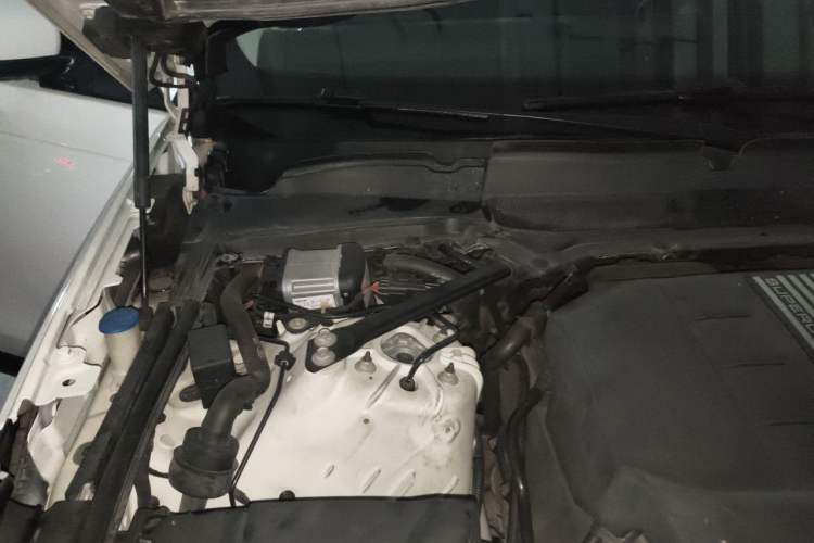 Used Land Rover Discovery 2018 3.0 SC V6 HSE Engine Bay Right