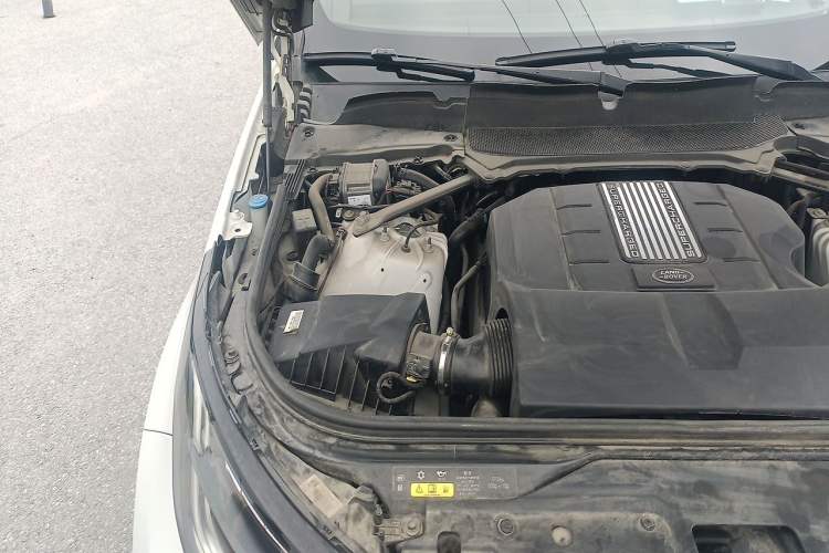 Used Land Rover Discovery 2018 3.0 SC V6 SE Engine Bay Right