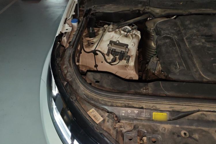 Used Land Rover Discovery  Engine Bay Right