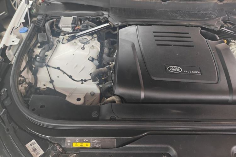 Used Land Rover Discovery 2018 2.0T SE Engine Bay Right