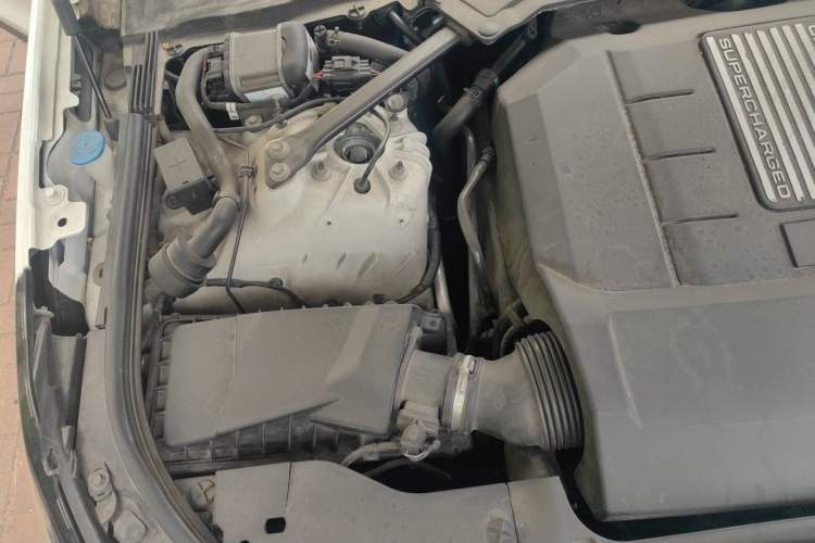 Used Land Rover Discovery 2018 3.0 SC V6 HSE Engine Bay Right
