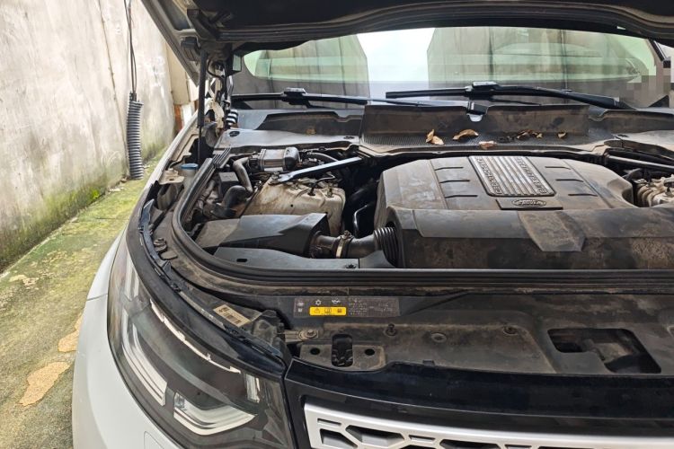 Used Land Rover Discovery 2018 3.0 SC V6 HSE Engine Bay Right