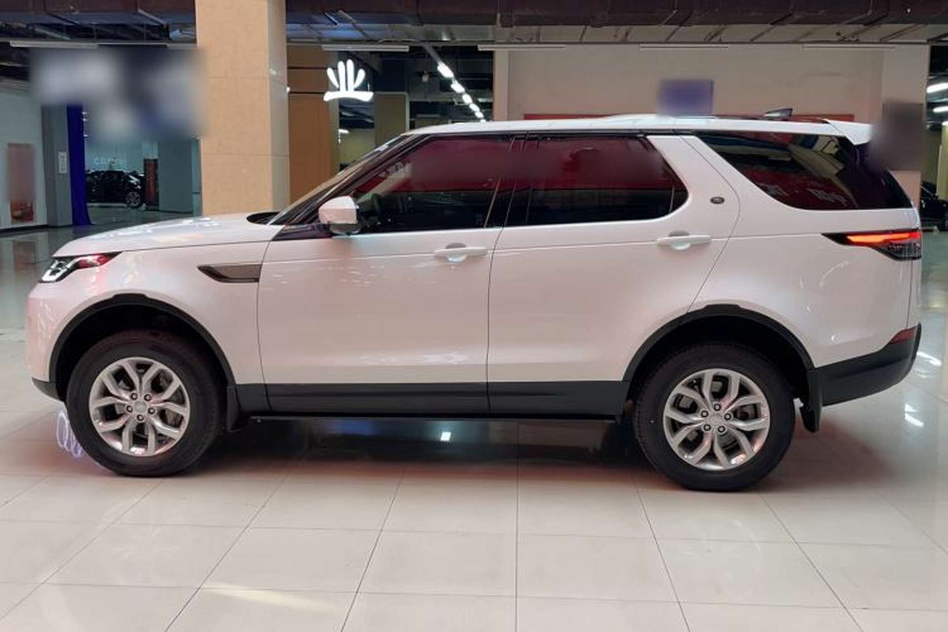 Used Land Rover Discovery 2018 3.0 SC V6 SE Exterior 2