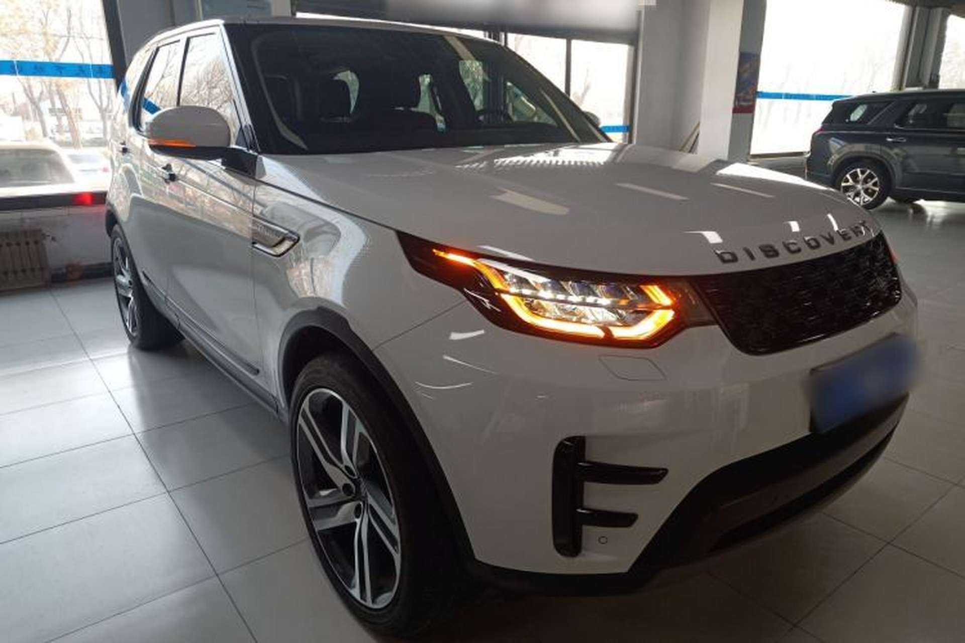 Used Land Rover Discovery 2018 2.0T SE Exterior 2