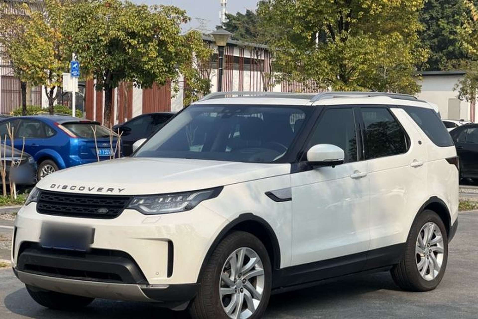 Used Land Rover Discovery 2018 5th Generation 2.0T SE Exterior 5