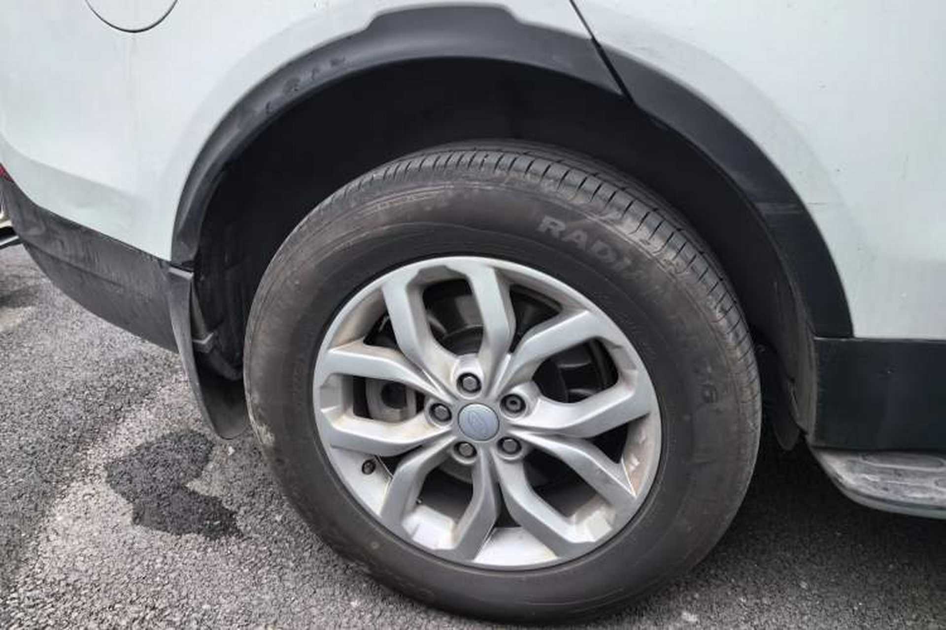 Used Land Rover Discovery 2018 3.0 SC V6 SE Exterior 5