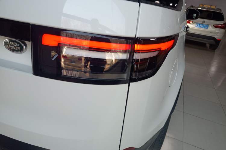 Used Land Rover Discovery 2018 2.0T SE Exterior 6