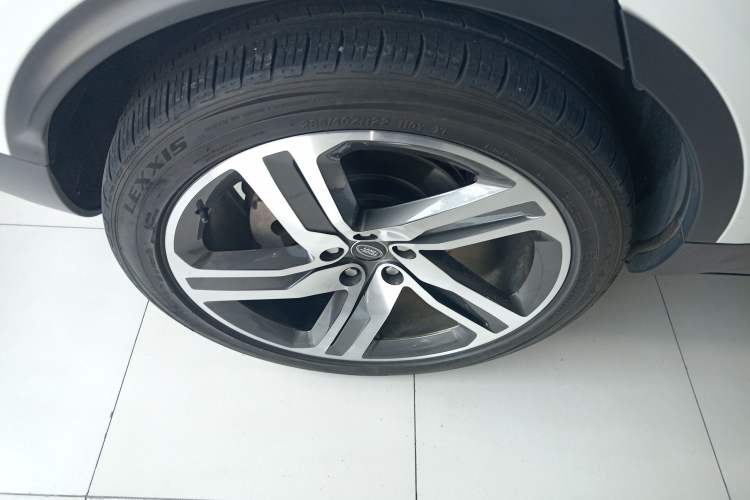 Used Land Rover Discovery 2018 2.0T SE Exterior 8
