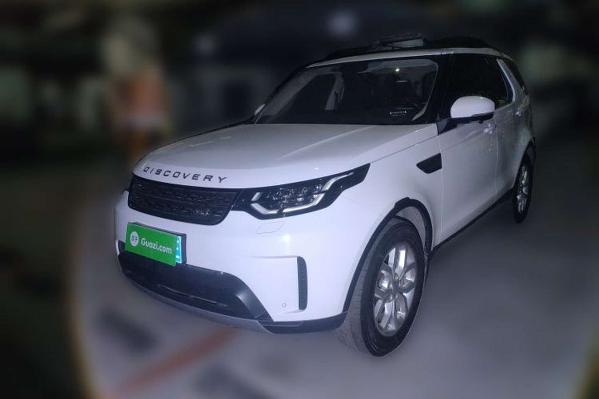 Used Land Rover Discovery 2018 3.0 SC V6 SE Front Left 45 Deg