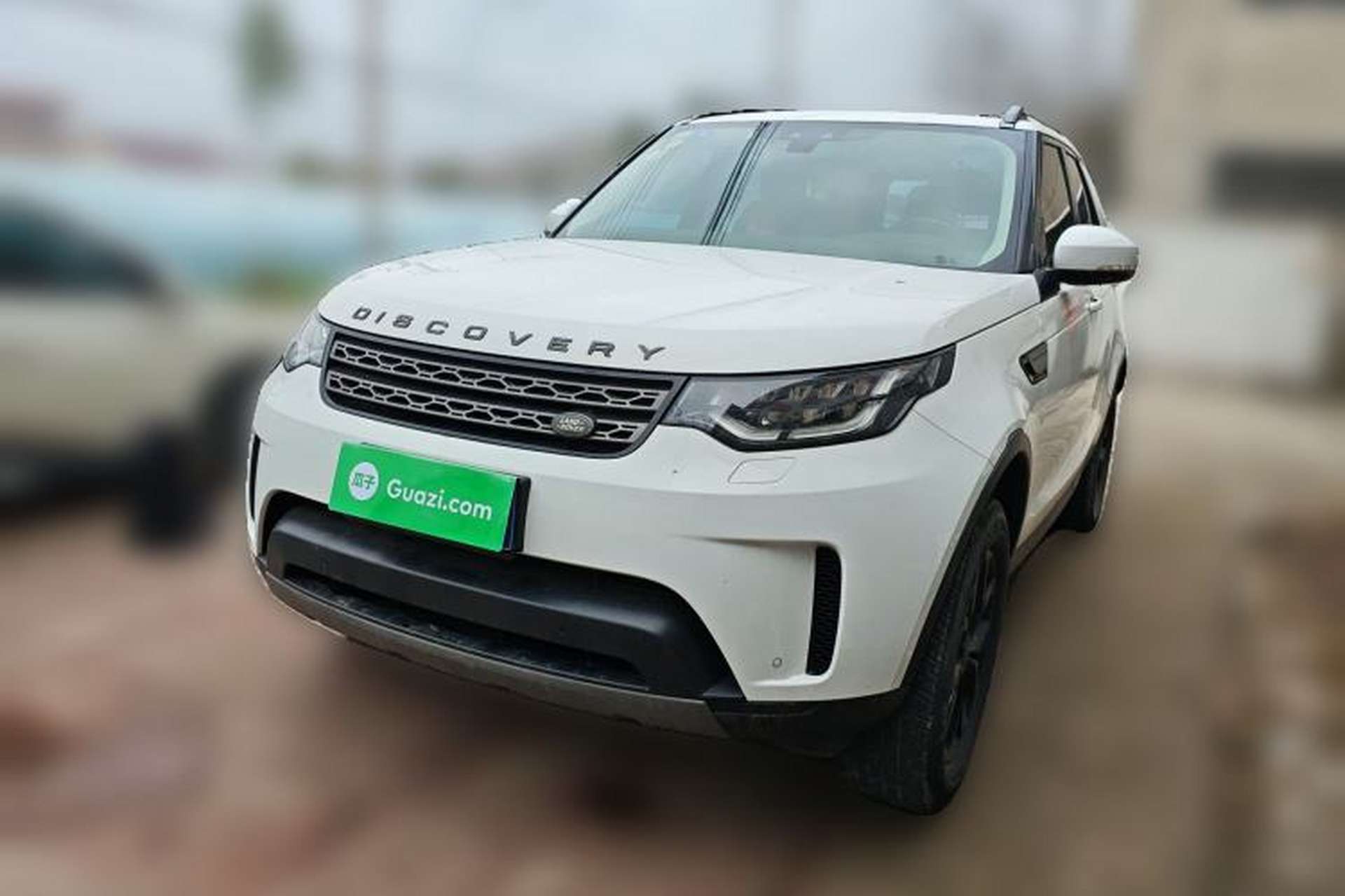 Used Land Rover Discovery 2018 3.0 SC V6 SE Front Left 45 Deg