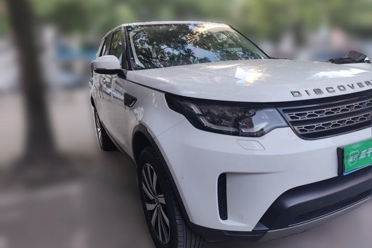 Used Land Rover Discovery 2018 3.0 SC V6 SE Front Right 45 Deg